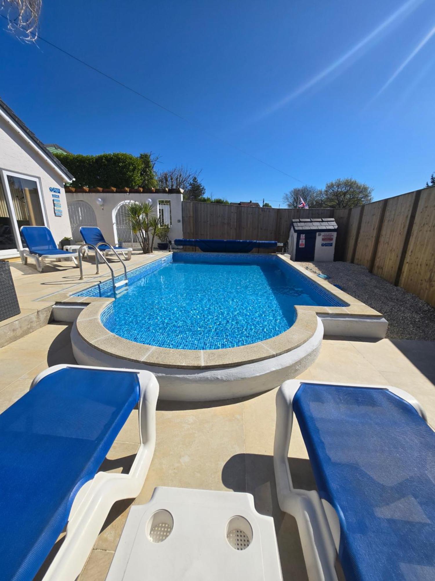 Family Bungalow With Private Pool Kilgetty Exteriér fotografie