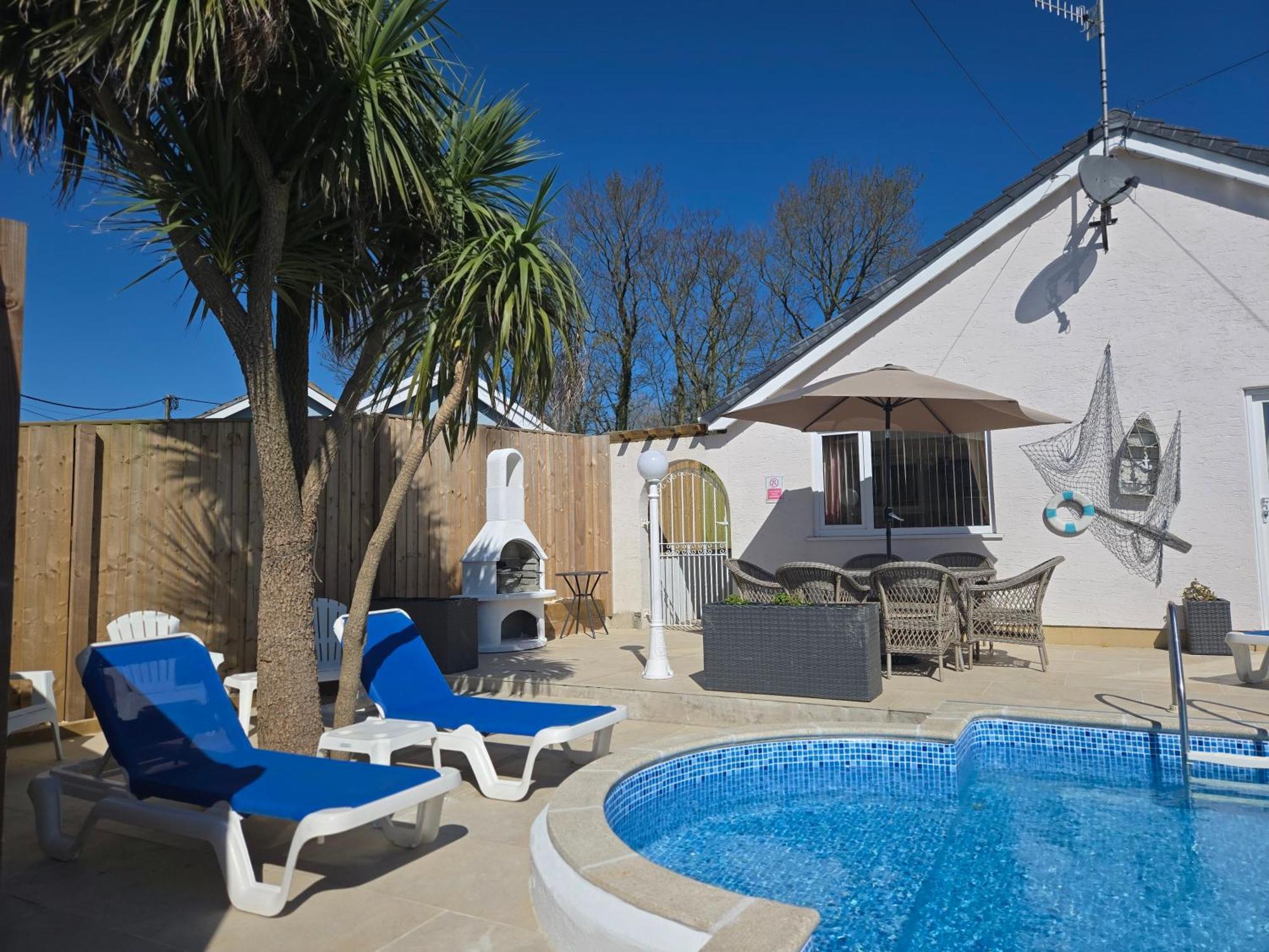 Family Bungalow With Private Pool Kilgetty Exteriér fotografie