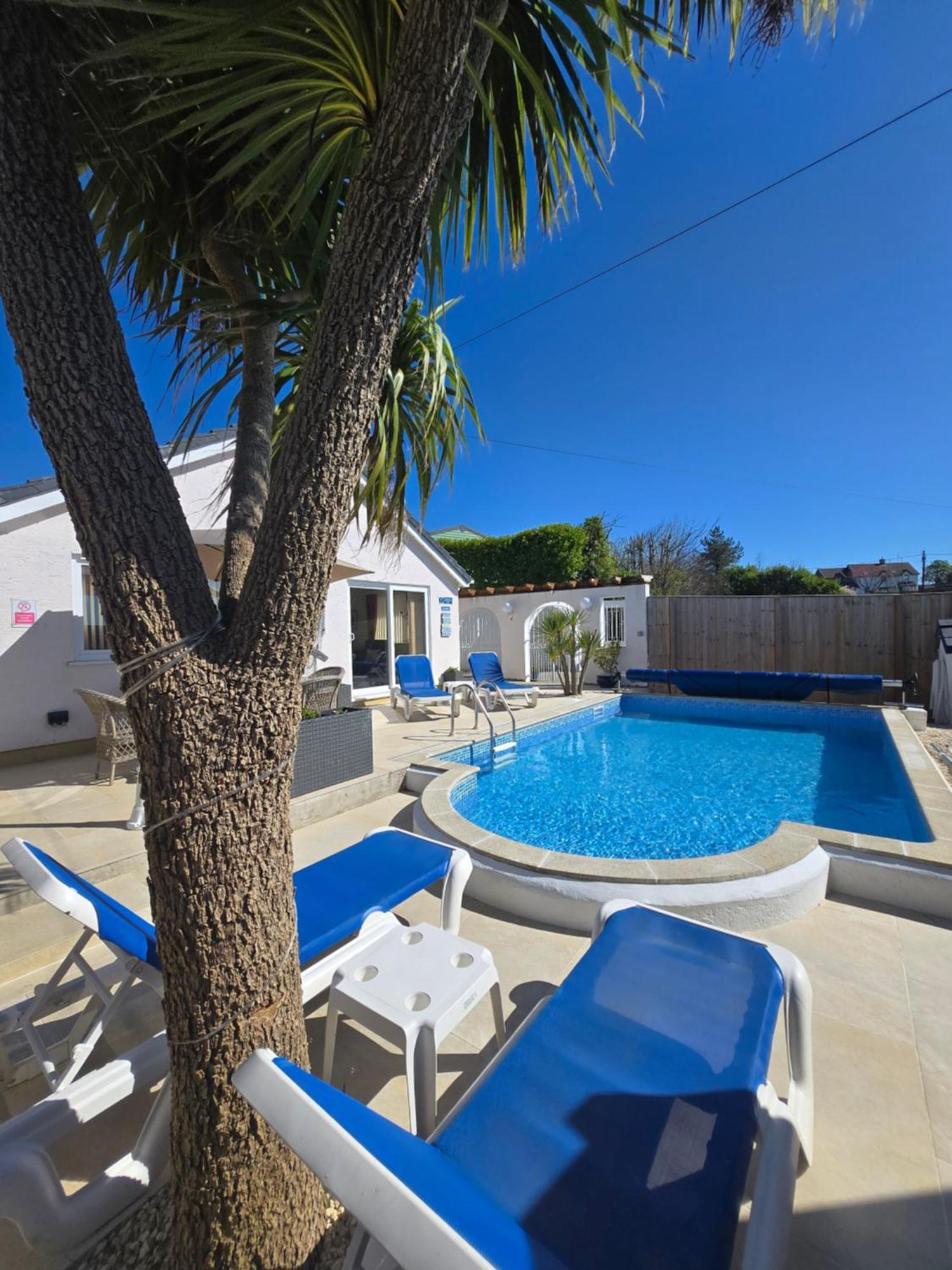 Family Bungalow With Private Pool Kilgetty Exteriér fotografie